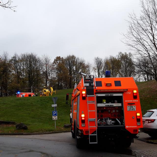 Gleich hebt Christoph 8 ab. Abgesichert durch die Feuerwehr Schwelm.