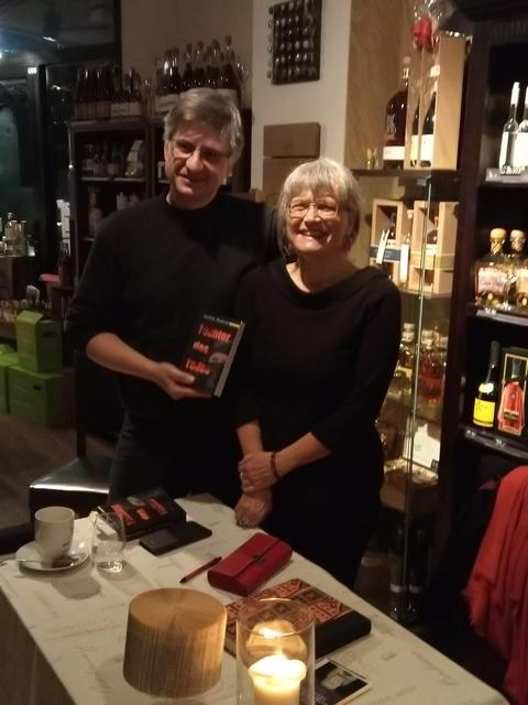 Der Gastgeber Martin Volmer mit der Autorin ULRIKE BLATTER