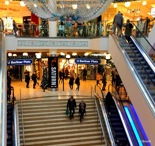 Ob Treppe, oder Rolltreppe... alle kommen ans Ziel!