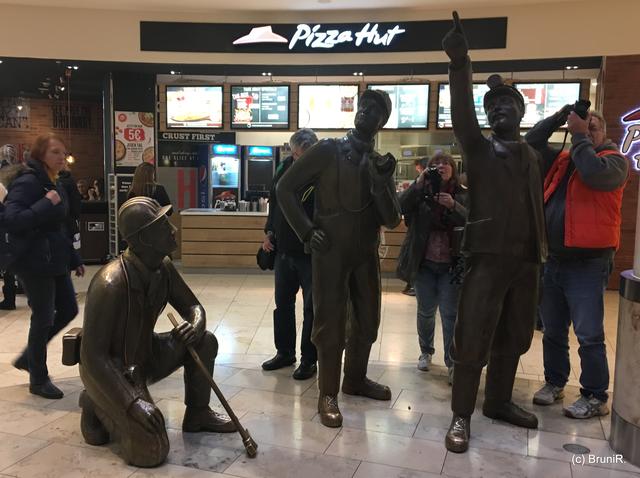 Daaa oben!!!
Und BR, die natürlich Fotos machen!