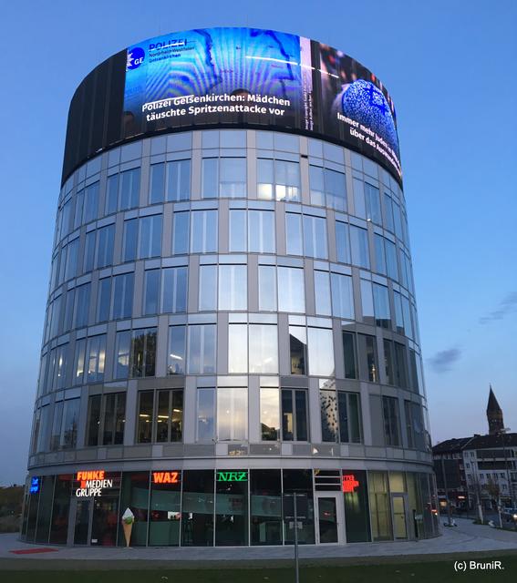 Beeindruckend!!!
Doch leider haben wir in der Zeit,
wo wir dort standen, keine BR-Fotos
an der WALL gesehen... 