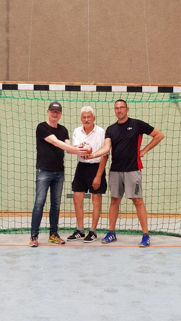 Die Trainer der C-Jugend des SUS Oberaden von links D. Seiler, H. Lindemann von SUS Oberaden und
C. Heinert von TuS Eintracht Overberge