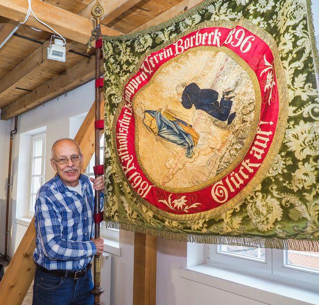 Andreas Koerner vom Kultur-Hiistorischen Verein freut sich über die vielen Exponate zum Thema Bergbau, die in der Cuesterey zu sehen sind.