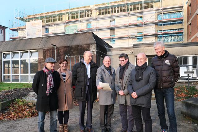 Warben für die Endspurt-Kampagne von Innovation City: Oberbürgermeister Bernd Tischler, Ralf Kruse, Geschäftsführer von Tri-Invest, Burkhard Drescher, Geschäftsführer der Innovation City Management GmbH, Alexandra Peters und Karl-Heinz Maaß, Innovation City Management GmbH sowie Jochem Wihler, Geschäftsführer von Tri-Invest. Foto: Kappi