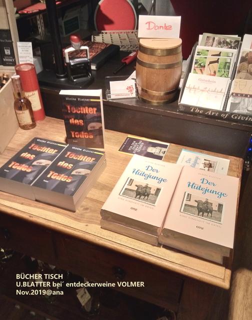 ...Büchertisch...