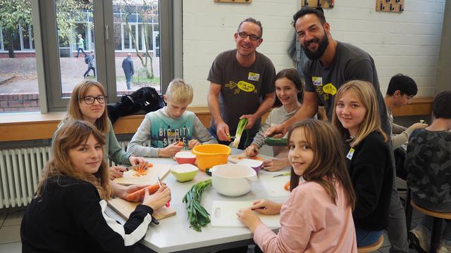 Zufriedene Gesichter beim Projekttag „Fit für mein Leben“ mit Schülern des siebten Jahrgangs der Gesamtschule Wulfen.