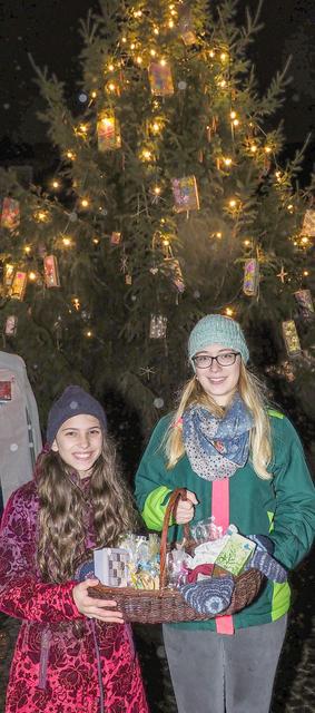 Strahlende Gesichter unterm Baum beim letztjährigen Borbecker Weihnachtsmarkttag.