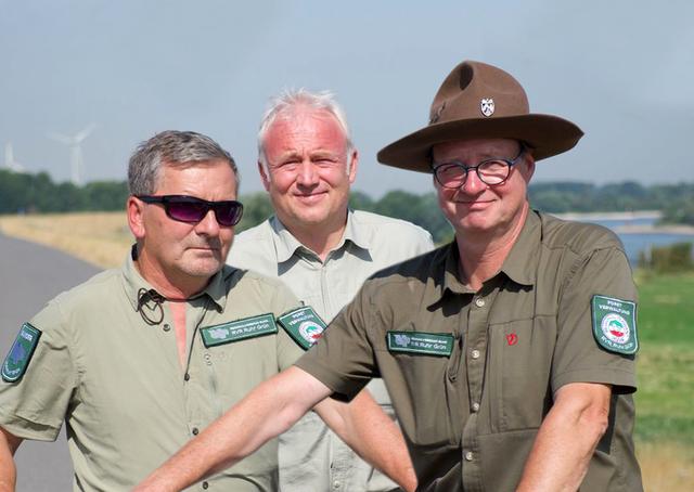 Die Ranger Ulrich Gräfer (links) und Jürgen Grewer (rechts) mit Betriebsleiter Thomas Kämmerling von RVR Ruhr Grün.