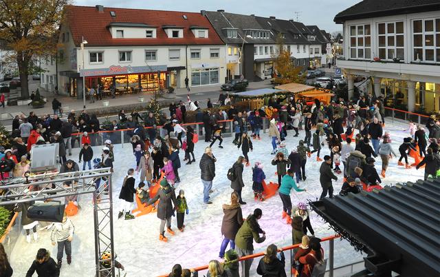 Auch in den Winterferien, vom 23. Dezember bis zum 5. Januar, ist die Eislaufbahn geöffnet: montags bis freitags von 11 bis 18.15 Uhr sowie samstags und sonntags von 11 bis 17.15 Uhr.
Foto: Michael de Clerque