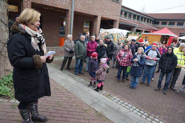 Monika Fontaine ist Mit-Organisatorin und Moderatorin des Weihnachtsmarktes.