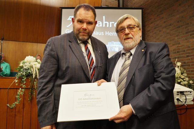 Bürgermeister Erich Leichner (rechts) und Bischof Andreas Nabrotzky