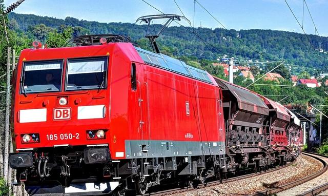Mögliche Güterbahnstrecke auf teilweise zurück gebauten Autonbahnen