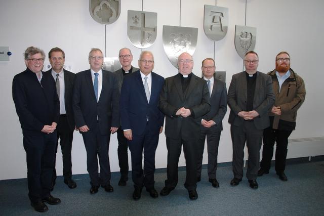 Erzbischof Becker mit Delegation im Kreishaus Meschede.