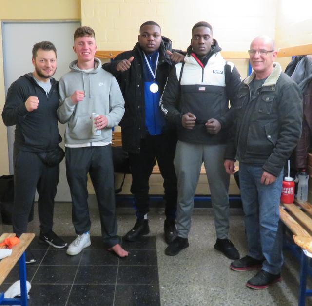 Fünf glückliche DBSler von links: Trainer Özdemir, die Kreismeister Gebauer und Adefolabi, Vizemeister Beleza
und Trainer Solimeo.