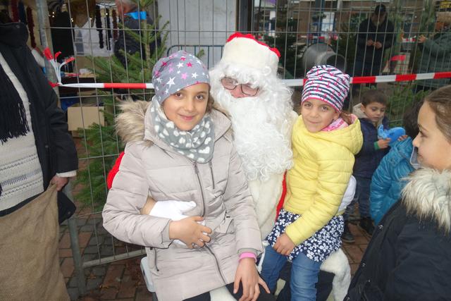 Der liebe Nikolaus hat Sara, 5 und Dana 8 besonders gern