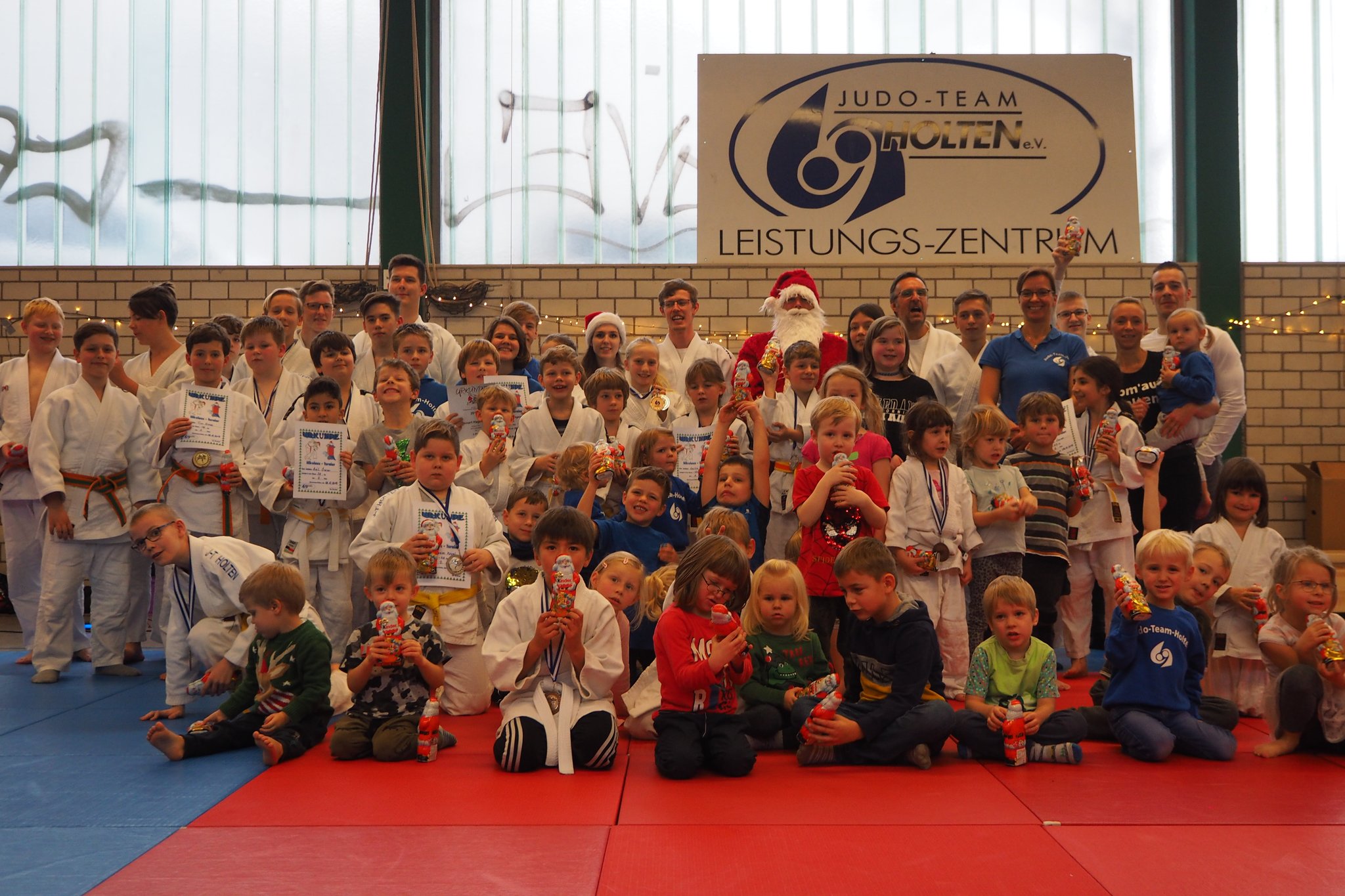 Judo Jugend Oberhausen Mit dem Nikolaus auf der Matte JudoTeam