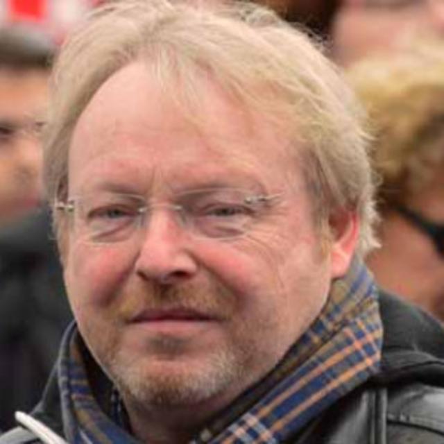 Der Vorsitzende der SPD Holsterhausen, Benno Justfelder, verweist darauf, dass die SPD schon am 14.12.2018 mit einem Bürgerspaziergang als erste über die Einrichtung der Fahrradstraße informiert haben.