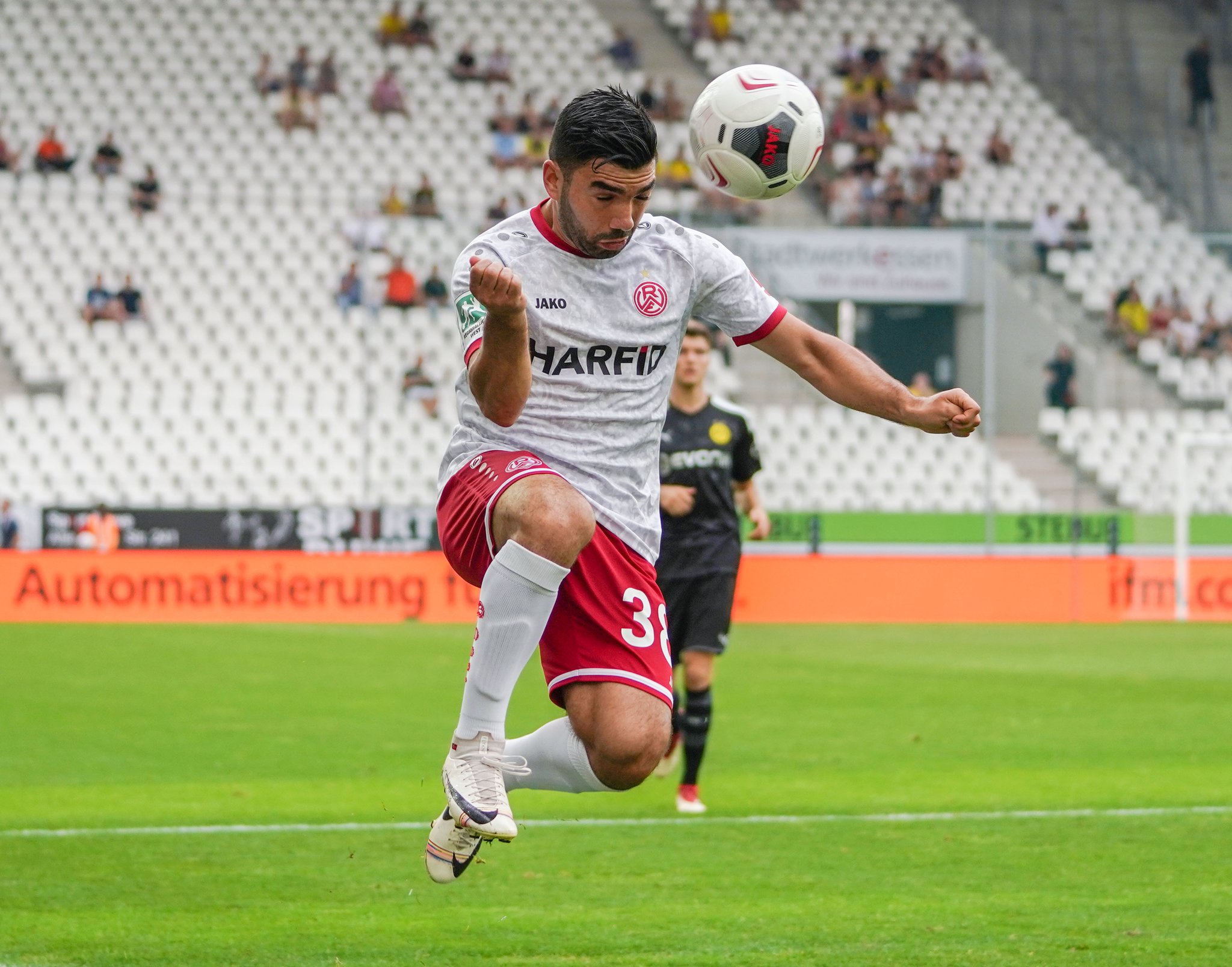 Traditionsverein Und Ausruster Verlangern Den Vertrag Rot Weiss Essen Tragt Weiter Jako Essen Borbeck