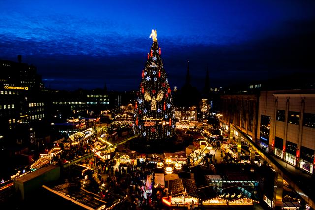 Der Dortmunder Weihnachtsmarkt: Aus luftiger Höhe fotografiert - Kamen