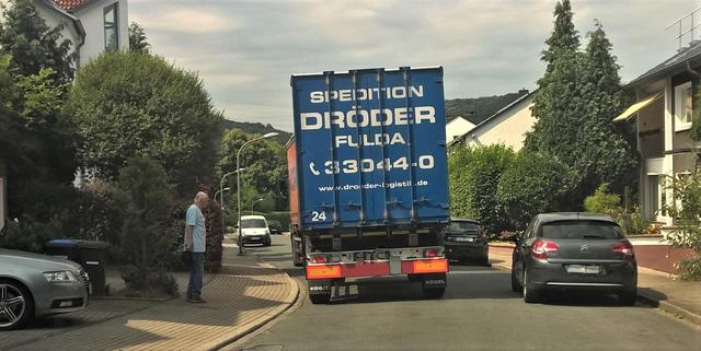 Lkw-Verkehr in der Südstadt. Foto: privat