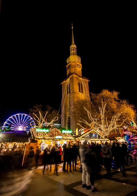 Der Dortmunder Weihnachtsmarkt: Aus luftiger Höhe fotografiert - Kamen