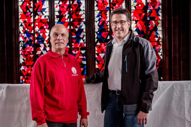 Der SPD-Abgeordnete René Schneider mit dem Leiter der Dombauhütte Xanten Johannes Schubert.