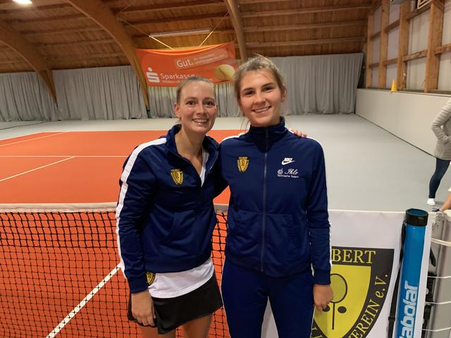 Die beiden Netzballerinnen holten jeweils einen Punkt gegen den TC Bredeney in der Niederrheinliga. Cindy Burger (links) gewann das Spitzeneinzel mit 7:5, 6:3 und Isabel Heupgen (rechts) siegte im Doppel zusammen mit Anna Schubries mit 6:3, 6:3.