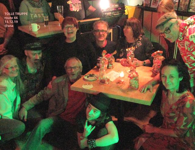 ...GRUPPENFOTO mit SIGRID ( ganz links im Bild) 