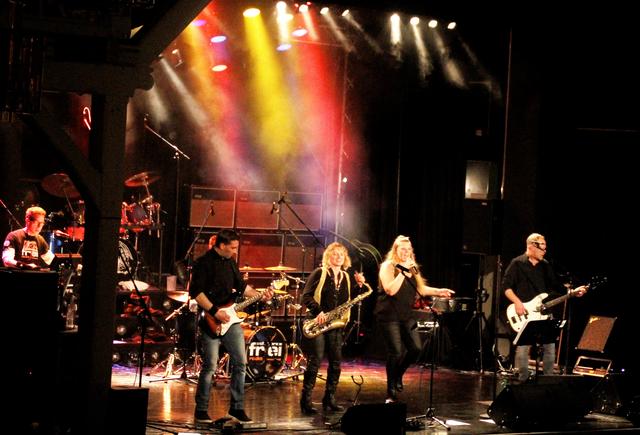 Die Mendener Gruppen Schmerzfrei bildete die Vorgruppe | Foto: K. Rath-Afting