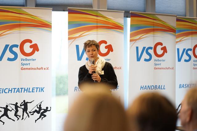 Anja Martschinke Rasky bei der Vorstellung der Bereiche Fitness, Prävention und Rehasport.