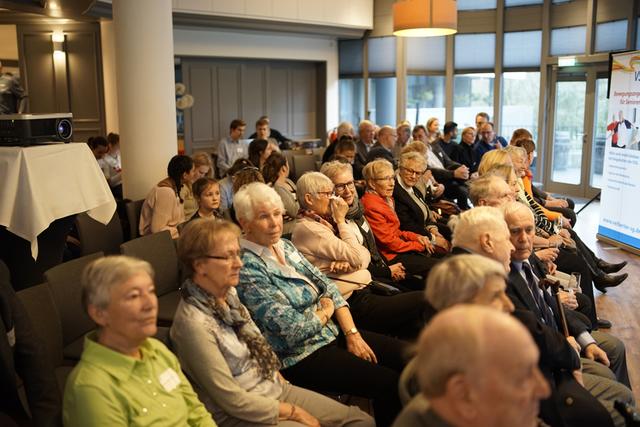 Die Jubilare konnten sich vor ihren Ehrungen noch einmal in der Pause kulinarisch stärken.