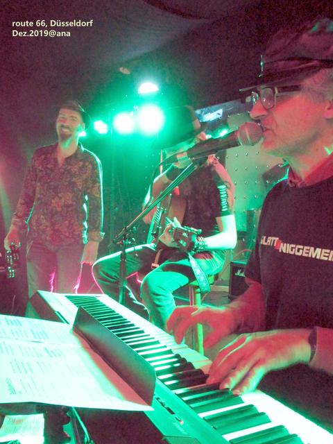 MUSIK Gesang TEXT und vieles mehr ...