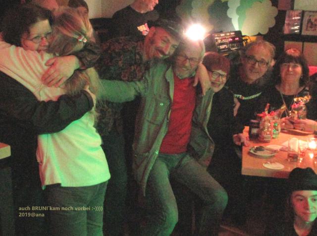 HERZLICHE Umarmungen... Bruni´ und Sigrid ... schön war´s :-)))