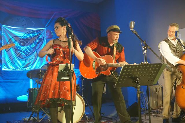 Bei der "Rock'n Roll Christmas Show" ging es rockig zu.