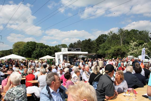 Das erste Röttgersbacher Frühlingsfest war ein richtiger Treff der Generationen. Groß und Klein, Jung und Alt staunten über das generationenübergreifende Unterhaltungs- und Mitmachangebot. Jetzt geht es in die Planung der Neuauflage am 6. Juni.