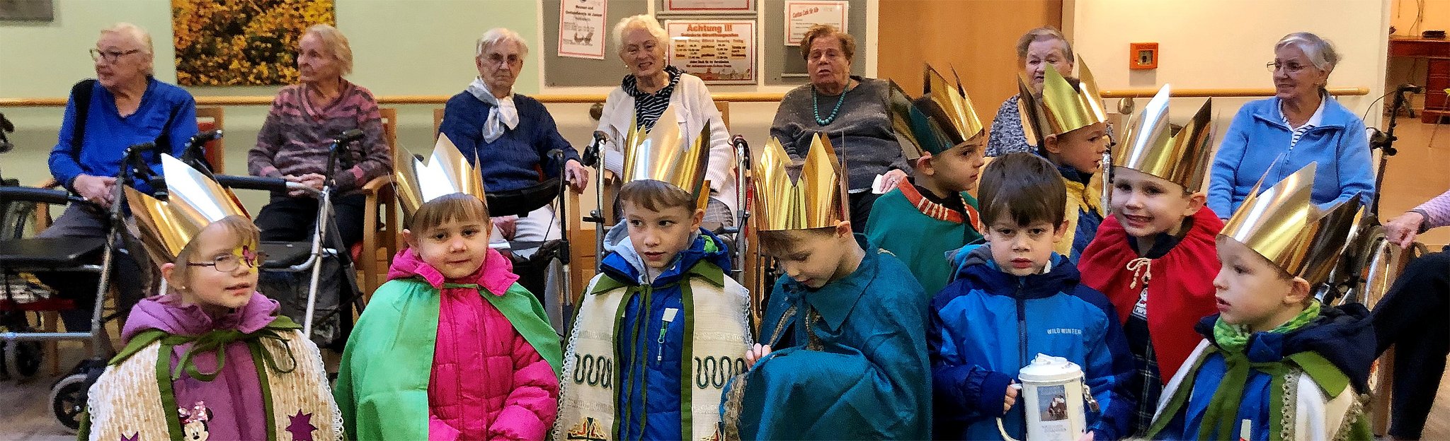 St. MichaelKinder erfreuten Bewohner der CaritasSenioreneinrichtung Junge Sternensinger zu St. MichaelKinder erfreuten Bewohner der CaritasSenioreneinrichtung Junge Sternensinger zu