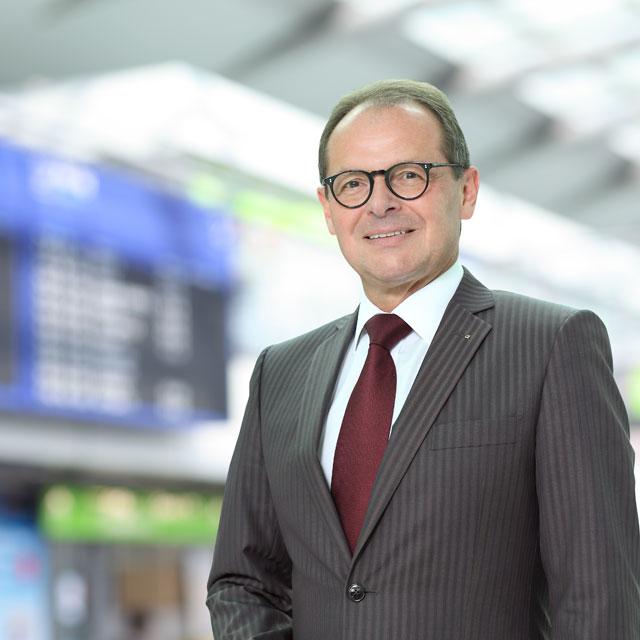 Flughafen-Geschäftsführer Udo Mager kann strahlen.