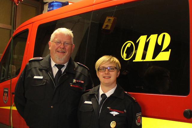 Foto © Jürgen Thoms -  Aus der Serie: Mitgliedervesammlung der Jugendfeuerwehr  der Kreisstadt  Unna - Gruppe West -  2020 - Jugendwart Bernd Tepe und stellv. Jugendwartin Kathrin Köhler freuen sich auf neue Mitglieder für die Jugendfeuerwehr
