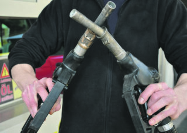 E10 oder E5: Bei einigen Tankstellen ist das rein preislich inzwischen egal. Foto: Bütefür
