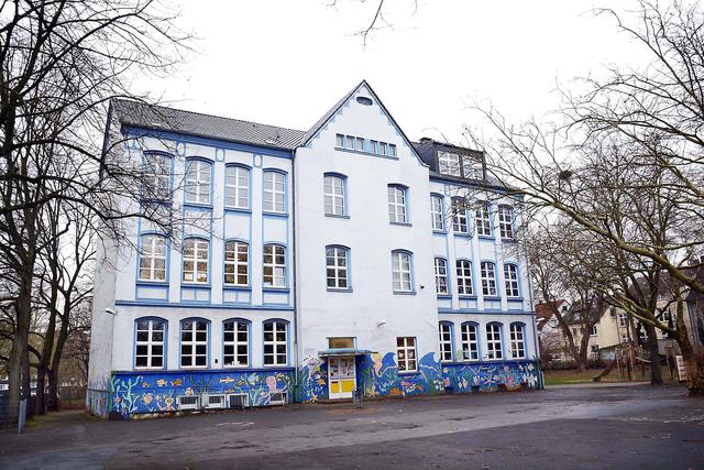 Die Ketteler-Grundschule am Fällackerweg 23 soll aufgelöst werden. Turnhalle und OGS-Räume fehlen hier.