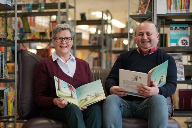Seit April 2016 lassen Faraj Younan und Ingrid Tödtmann Bücher auf Deutsch und Arabisch bei ihren Leseabenteuer in der Hildener Bibliothek lebendig werden. Die nächste Deutsch-Arabische Vorlesestunde findet am Samstag, 11. Januar, in der Stadtbücherei, Nove-Mesto-Platz 3 statt und dauert circa 30 Minuten. Passend zum ausgewählten Buch wird gebastelt oder gespielt.