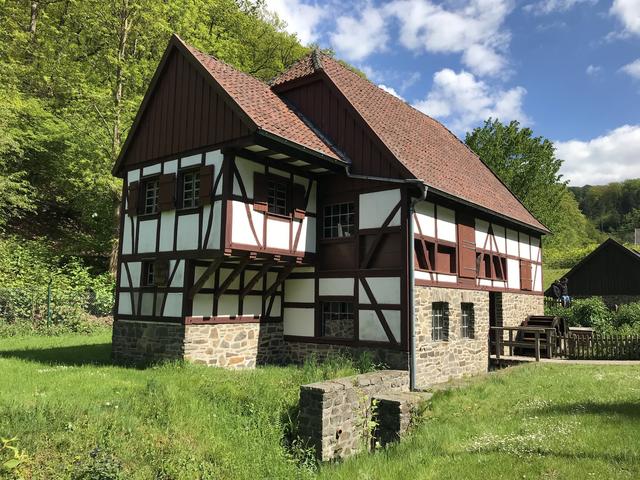 November 2019:
112.500 Besucher zählt das Hagener Freilichtmuseum in der Saison 2019. Das sind knapp 4.000 Gäste weniger als im Vorjahr. Damit verzeichnet das beliebte Museum erstmals nach Rekordbesuchen in den letzten Jahren einen leichten Rückgang, der mit dem verregneten Herbstfest in Zusammenhang gebracht wird. 
 | Foto: Archiv