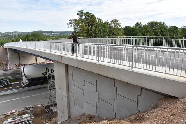 Juni 2019: 
Sie sollte ein zukunftsweisendes Pilotprojekt werden: die Lego-Brücke an Hammacher Straße. Während die verkürzte Bauzeit eingehalten werden konnte, explodierten die Baukosten und zwar von 3,3 Millionen Euro auf stolze 6,9 Millionen. Als Folge sind weitere Brückenbauten dieser Art nicht in Sicht und so wird die Hohenlimburger Lego-Brücke wohl einzigartig bleiben. 
 | Foto: Archiv