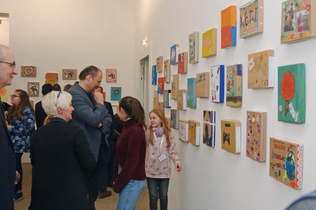 Die Exponate wurden bei der Vernissage von zahlreichen Besuchern bestaunt.
Foto: Demtröder