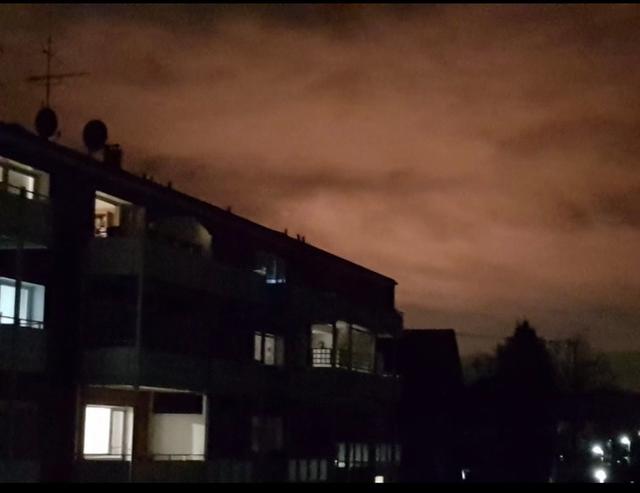 Am Montagabend war am Himmeln ein heller Feuerschein zu sehen.
