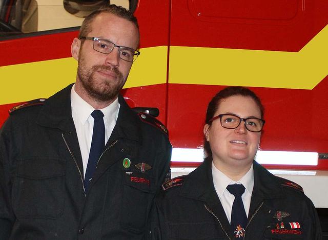 Foto © Jürgen Thoms -  Aus der Serie: Jahresdienstbesprechung der Jugendfeuerwehr Unna-Ost -   Jugendwartin  Kathrin Kostrzewski und  stellv. Jugendwart Christian Koch 