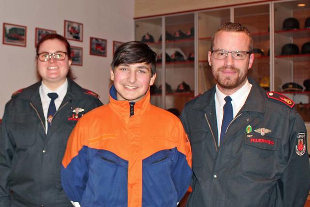 Foto © Jürgen Thoms -  Aus der Serie: Jahresdienstbesprechung der Jugendfeuerwehr Unna-Ost -   Jugendwartin  Kathrin Kostrzewski, Finn Schreiber und  stellv. Jugendwart Christian Koch 