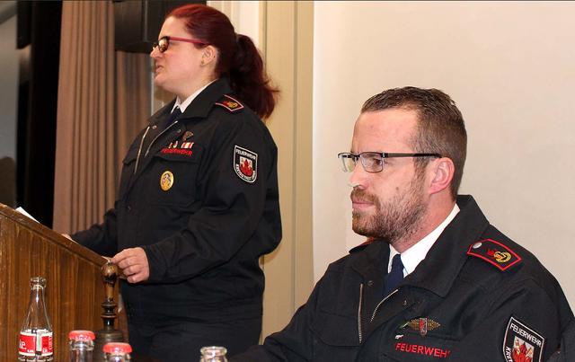 Foto © Jürgen Thoms -  Aus der Serie: Jahresdienstbesprechung der Jugendfeuerwehr Unna-Ost -   Jugendwartin  Kathrin Kostrzewski und  stellv. Jugendwart Christian Koch 