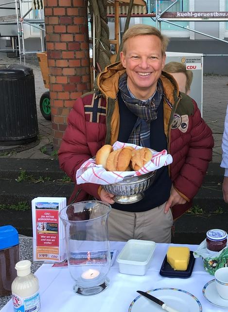 Schwarzer Kaffee, schwarzer Politiker & ein bunter Strauß an politischen Themen! - Beim Ratsherren Frühstück kann traditionell der `Politik auf den auf den Zahn gefült`werden!
