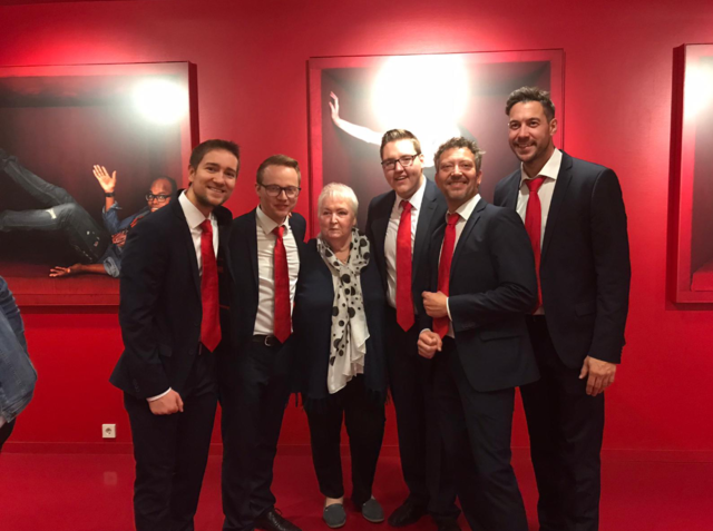 Mit den "Bergkameraden" fing es an, bis heute verbindet die Sänger eine enge Freundschaft mit der Iserlohnerin. Foto: privat